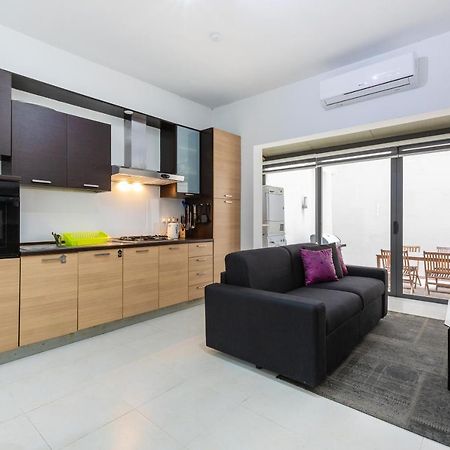 Centre Paceville Apt With Terrace, Bbq & Wifi By 360 Estates San Ġiljan Kültér fotó