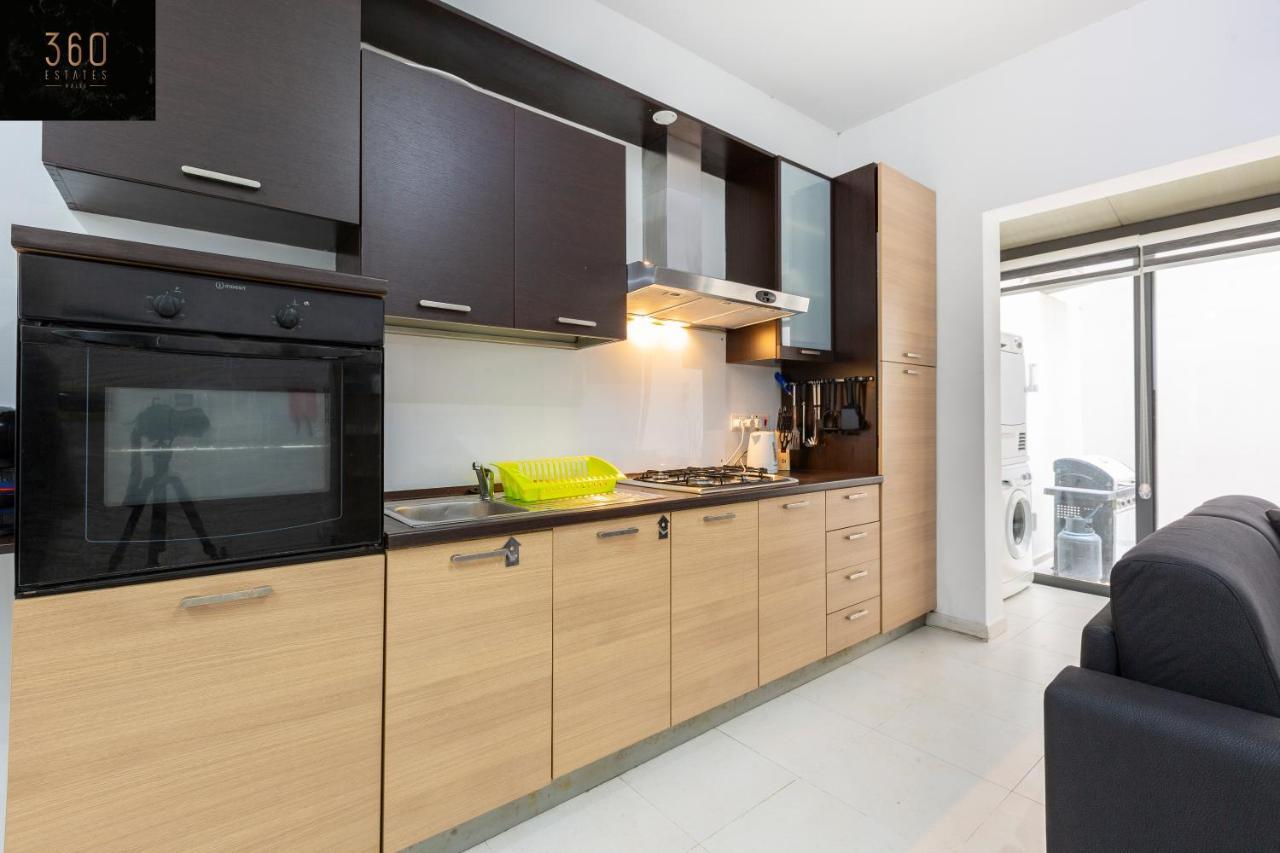 Centre Paceville Apt With Terrace, Bbq & Wifi By 360 Estates San Ġiljan Kültér fotó