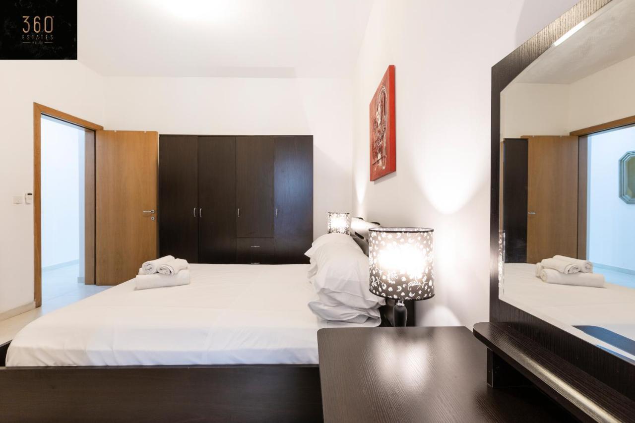 Centre Paceville Apt With Terrace, Bbq & Wifi By 360 Estates San Ġiljan Kültér fotó
